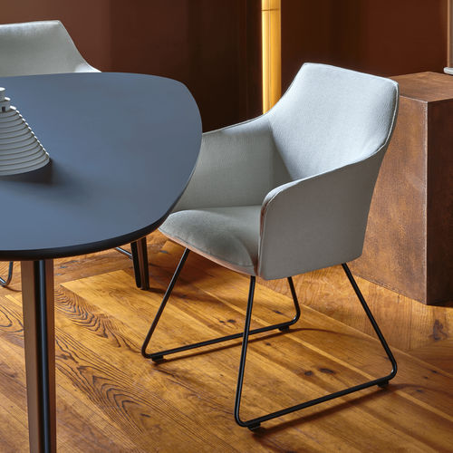 Chaise de salle à manger contemporaine - Mara - Leolux Global bv - d'intérieur / en tissu / en cuir