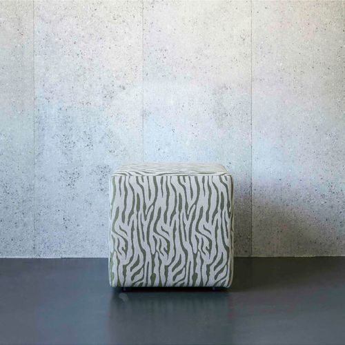 Pouf contemporain - Square - Evolution 21 - Karine Bonjean bv - en tissu / en bois / carré