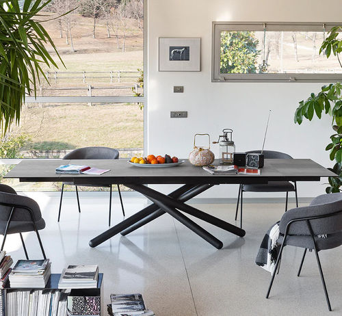Table contemporaine - DUEL - Connubia - en bois / en céramique / en pierre