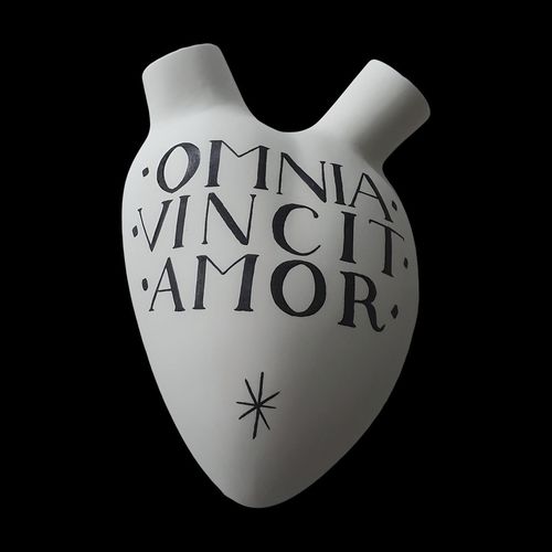 Vase contemporain - OMNIA VINCIT AMOR - ELICA STUDIO - en porcelaine / fait main / pour mur