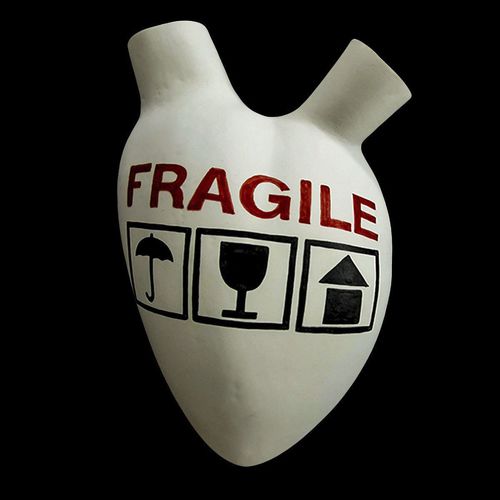 Vase contemporain - FRAGILE - ELICA STUDIO - en porcelaine / mural / fait main