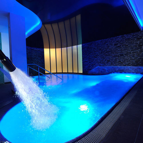 Piscine courbe - SPA4 - d'intérieur / pour centre de bien-être / enterrée