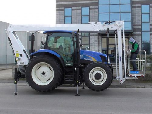 Nacelle télescopique sur tracteur - STR 20 - Safi Group srl - pour zone dangereuse / pour accès handicapé / pour couverture