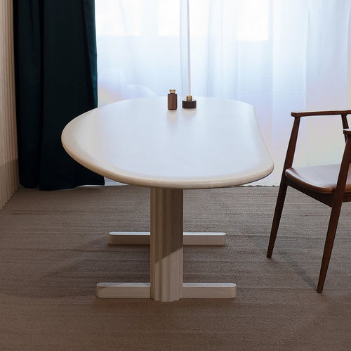 Table à manger contemporaine - NAMI  - Hachi Collections - en chêne / époxy / avec piètement en chêne
