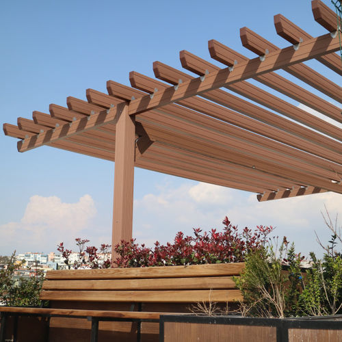 Pergola autoportée - Arline Composite - en bois / couverture en bois / sur mesure