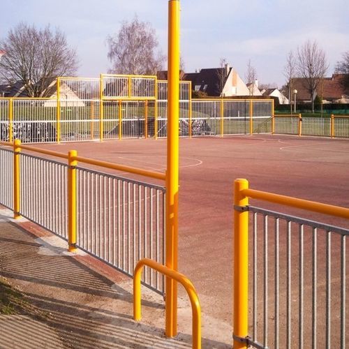 Poteau pour clôture en acier galvanisé - Metalu Plast