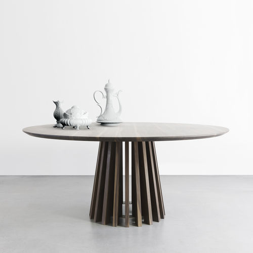 Table contemporaine - ARIA - LANDO - en noyer / en mélèze / avec piètement en bois massif