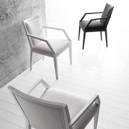 Chaise contemporaine - APPIA - LANDO - d'intérieur / en tissu / avec piètement en bois massif