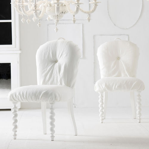 Chaise contemporaine - CHELLE - LANDO - d'intérieur / en tissu / avec piètement en bois massif