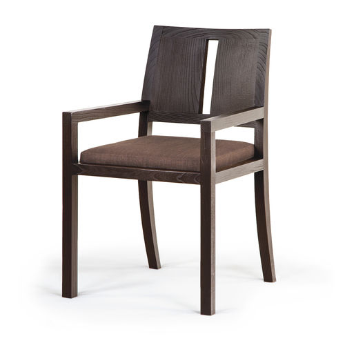 Chaise contemporaine - L305 - LANDO - d'intérieur / en tissu / avec piètement en bois massif