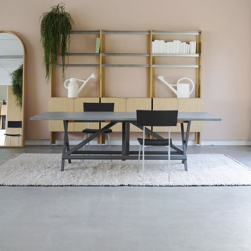 Table contemporaine - PARIGI - LANDO - en zinc / avec piètement en acier / avec piètement en chêne