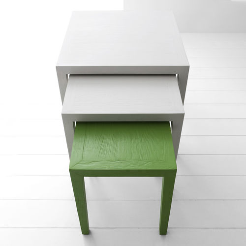 Table gigogne contemporaine - SYDNEY - LANDO - en bois massif / avec piètement en bois / carrée