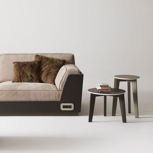 Table d'appoint contemporaine - Costa - Casa Covre - en cuir / avec piètement en bois / avec piètement en cuir