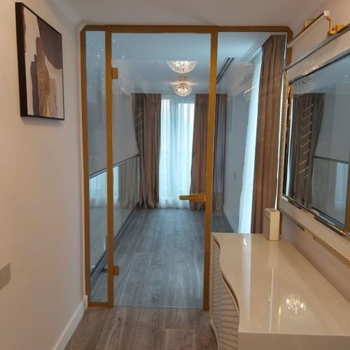 Porte d'intérieur - Transparent Design SRL - aluminium / en verre / battante