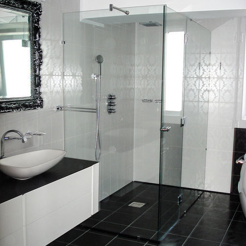 Cabine de douche à l'italienne - Transparent Design SRL - en verre / battante / avec porte battante