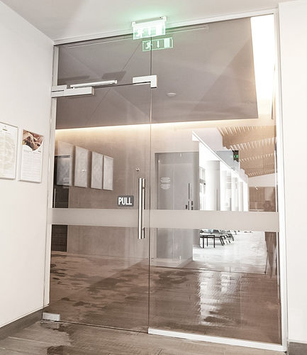 Porte d'intérieur - Transparent Design SRL - en verre / battante / contemporaine