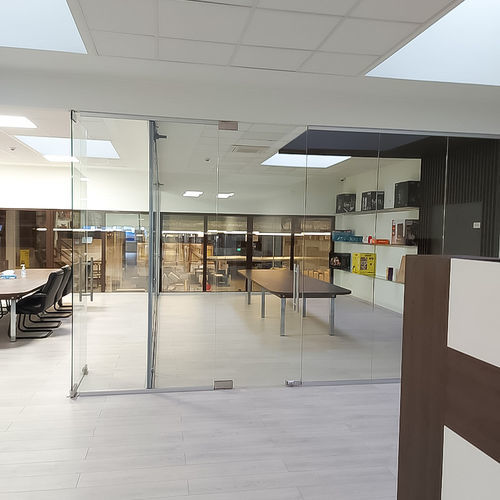 Cloison fixe - Transparent Design SRL - en verre / professionnelle / résidentielle