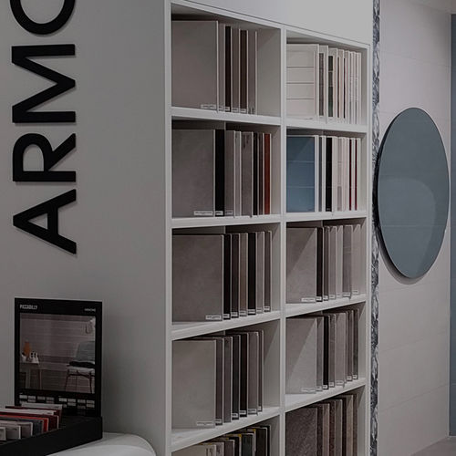 Vitrine armoire contemporaine - DR TECNICA - à poser / en métal / avec porte