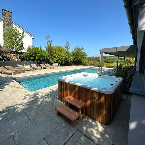 Spa encastré - Premium WiFi - Urban Cedar Hot Tubs and Saunas - hors-sol / carré / 6 places