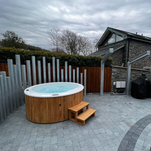 Spa encastré - Premium WiFi (OAK CABINET) - Urban Cedar Hot Tubs and Saunas - hors-sol / rond / 5 places