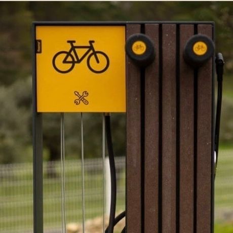 Station de réparation de vélos en métal - FRAME - Floema - en zinc / en inox / en plastique