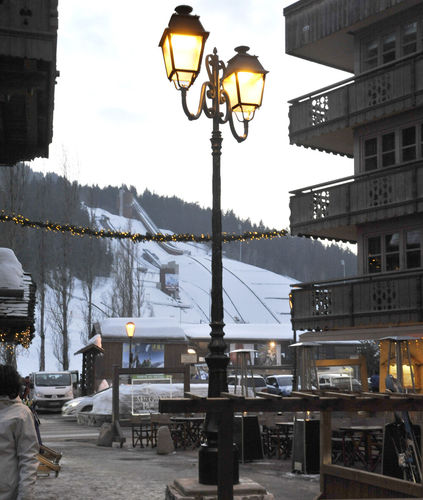 Lampadaire urbain - BEAUREGARD - ECLATEC International - de style / en polycarbonate / en fonte d'aluminium