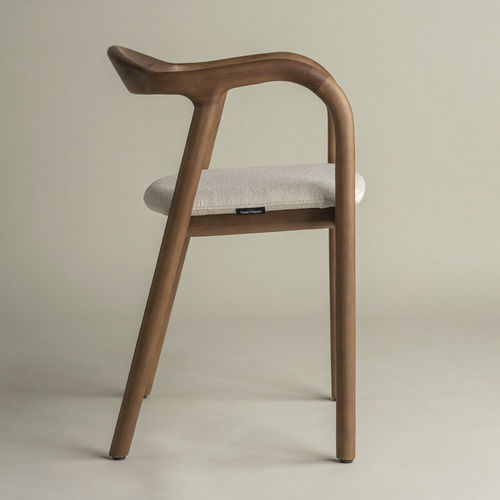 Chaise contemporaine - Mosso  - Pommier Furniture - d'intérieur / en tissu / avec piètement en chêne