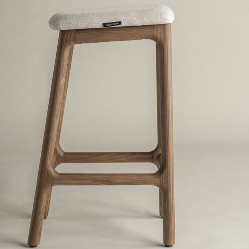 Tabouret de bar contemporain - Rocco  - Pommier Furniture - en tissu / avec piètement en chêne / avec piètement en bois massif