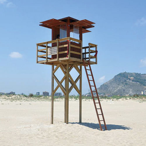 Tour de guet pour espace public - ISLANTILLA  - Maderas Menur