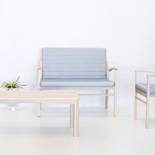 Banquette design scandinave - ARIS - Seniorcare - en tissu / avec piètement en bois massif / en hêtre