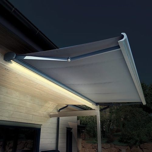 Store banne avec éclairage LED intégré - USINE-ONLINE