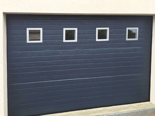 Porte de garage sectionnelle - VILLA - USINE-ONLINE - en acier / en mousse de polyuréthane / automatique