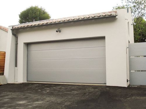 Porte de garage sectionnelle - VILLA - USINE-ONLINE - en acier / en mousse de polyuréthane / automatique