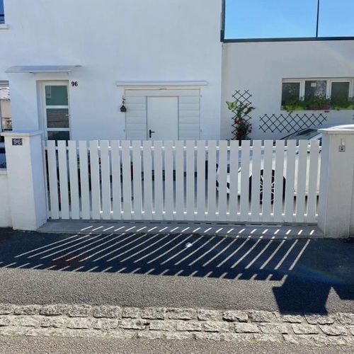 Portail coulissant - Castel  - USINE-ONLINE - droit / gauche / PVC