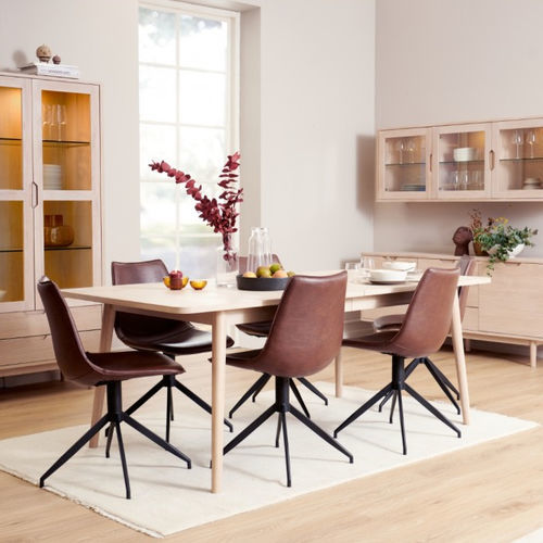 Table à manger contemporaine - NYBORG - Furnhouse Aps - en chêne / en MDF / avec piètement en bois massif