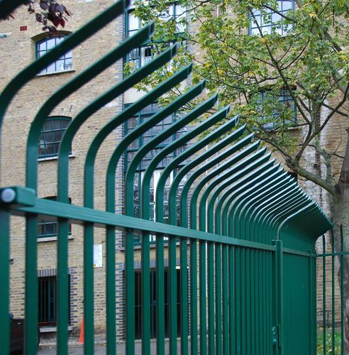 Treillis soudé en acier - BARBICAN DEFENDER® XTREME - Jacksons Fencing