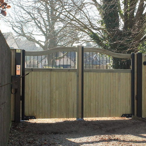Portail battant - COURTYARD  - Jacksons Fencing - en acier galvanisé / en bois / à lames