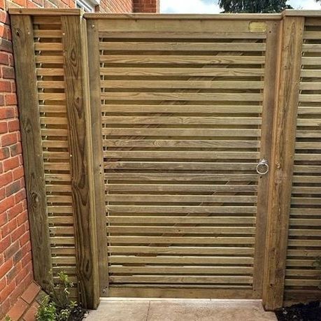 Portail battant - VENETIAN HIT AND MISS - Jacksons Fencing - droit / en bois / encadré
