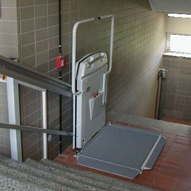 Plateforme élévatrice PMR - Straight - POLLOCK LIFT - pour bâtiment / à usage professionnel / inclinée