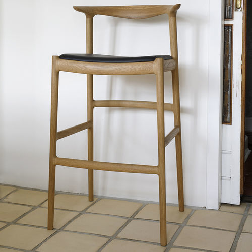 Chaise de bar design scandinave - Bridge  - BERNSTORFFSMINDE - d'intérieur / en cuir / avec piètement en chêne