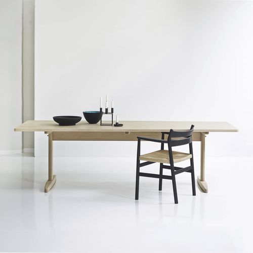 Table à manger contemporaine - BM  - BERNSTORFFSMINDE - en chêne / avec piètement en chêne / rectangulaire