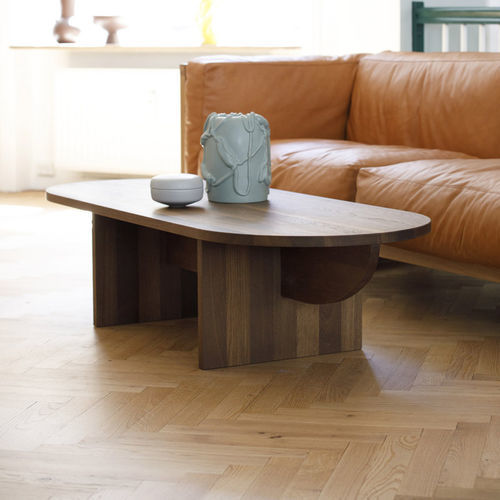 Table basse contemporaine - Keel  - BERNSTORFFSMINDE - en chêne / avec piètement en chêne / ovale