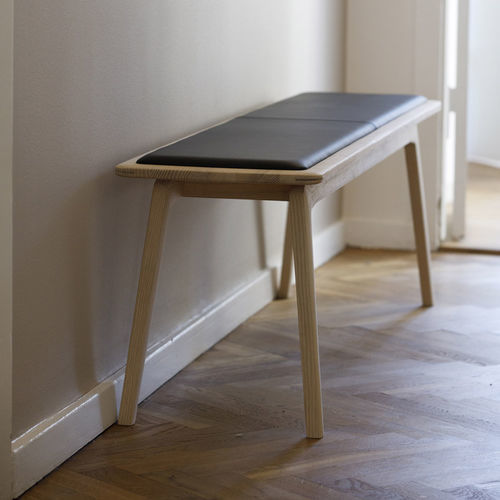 Banc contemporain - Elegance  - BERNSTORFFSMINDE - en frêne / en cuir / sans dossier