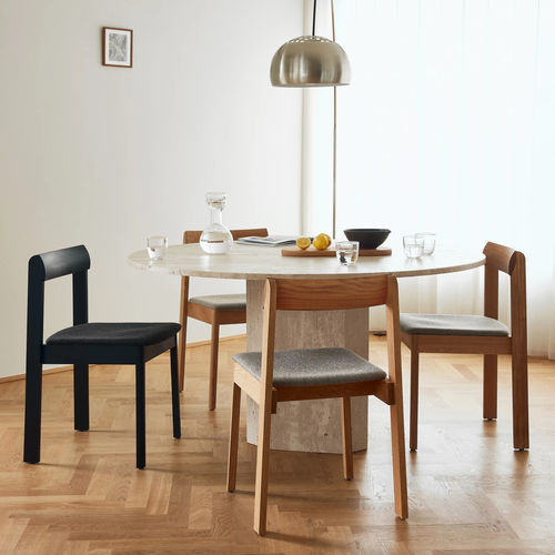 Chaise de salle à manger minimaliste - Blueprint - FORM & REFINE - d'intérieur / en tissu / avec piètement en chêne