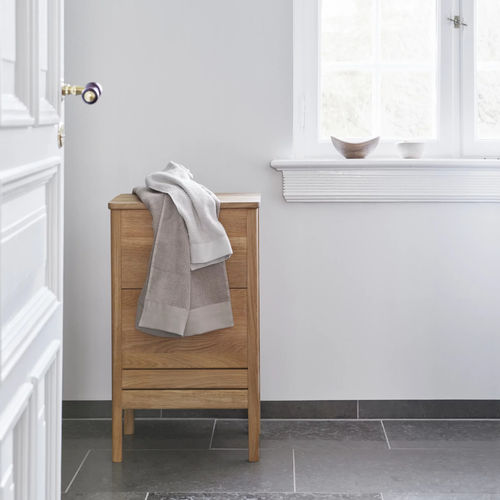 Panier à linge en chêne - A Line - FORM & REFINE - en chêne blanc / MDF / en placage de bois