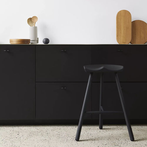 Tabouret de bar contemporain - Shoemaker Chair™ no. 68 - FORM & REFINE - en chêne / en hêtre / en bois laqué