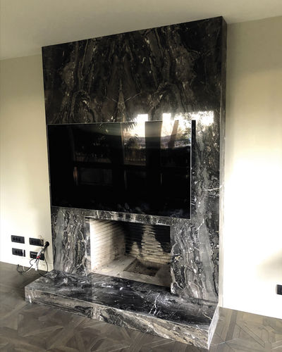 Habillage de cheminée contemporain - GRIGIO - PASIFIK GRANIT - en marbre / gris