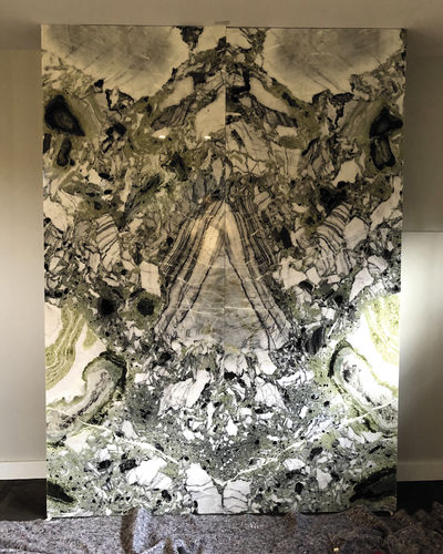 Ensemble TV mural contemporain - AMAZONIA  - PASIFIK GRANIT - en marbre / vert