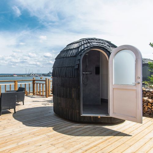 Douche d'extérieur de piscine - Iglucraft OÜ - classique / en bois / professionnelle