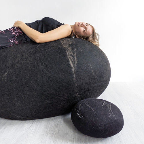 Pouf contemporain - SHINY LAVA - Katsu Stones - en laine / rond / fait main